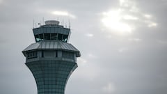 Air traffic controllers earn more money than you think: These are the requirements