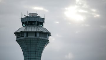 How much do air traffic controllers earn?