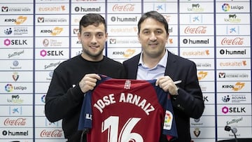 Arnaiz en su presentación con Osasuna en 2020.