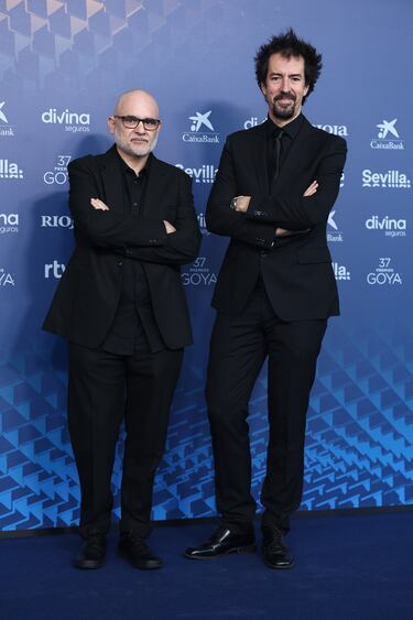 Los nominados a Mejor Guión Adaptado por 'No mires a los ojos' David Muñoz y Félix Viscarrel.