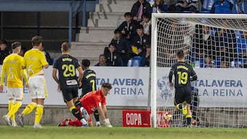 Los jugadores del Almería celebran uno de los goles al Talavera.