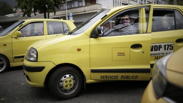 Sanciones de hasta $2 millones: ley acaba con esta práctica de los taxistas que tanto molesta a los pasajeros en Colombia