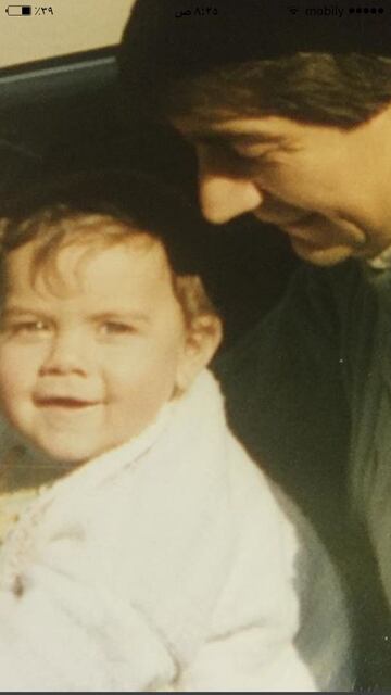 Este es Paulo Dybala al lado de su padre, cuando apenas era un pequeño lleno de ilusiones