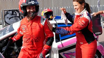 Laia Sanz y Carlos Checa en el Moll de la Barceloneta durante una exhibición para presentar las pruebas de Rallycross en el Circuit de Barcelona.