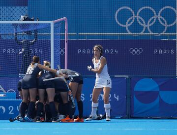 Las argentinas celebran su segundo gol.