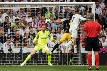 Derbi capitalino en semifinales. Aún dolía Lisboa y Milán, pero en esta ocasión tampoco hubo color: Cristiano, de cabeza, abría el marcador. Los blancos, que habían salido a resolver la eliminatoria por la vía rápida, se vieron superados desde el primer momento...