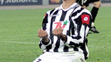 Según fuentes italianas, Trezeguet viene padeciendo problemas (nada graves, eso sí) en la espalda, pero nunca encuentra la ocasión para detenerse y pasar por el quirófano.