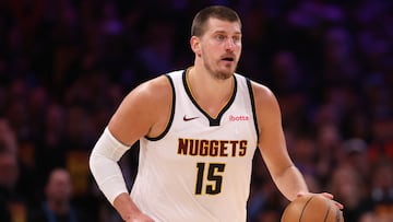 La imponente entrada de Jokic al estilo del Joker