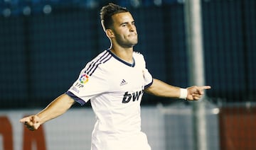 Defendi車 la camiseta del Real Madrid desde 2011 hasta 2016.
