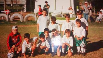 Dybala comenzó a jugar fútbol en su pueblo, con Club Atlético y Biblioteca Newell's Old Boys