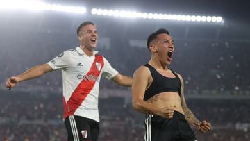 AME4979. BUENOS AIRES (ARGENTINA), 07/06/2023.- Ezequiel Barco (d) de River Plate celebra un gol hoy, en un partido de la fase de grupos de la Copa Libertadores entre River Plate y Fluminense en el estadio Mâs Monumental en Buenos Aires (Argentina). EFE/Juan I. Roncoroni
