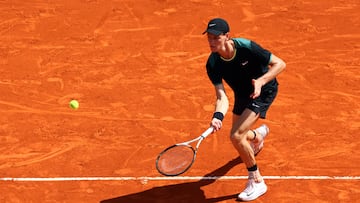 Tennis - ATP Masters 1000 - Monte Carlo Masters - Monte Carlo Country Club, Roquebrune-Cap-Martin, France - April 10, 2024 Italy's Jannik Sinner in action during his round of 32 match against Sebastian Korda of the U.S. REUTERS/Denis Balibouse