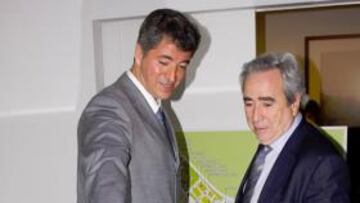 <b>EL ANTEPROYECTO. </b>Así será la futura Ciudad Deportiva del Atlético. Arriba, Gil Marín y Cascallana, alcalde de Alcorcón, con la maqueta.