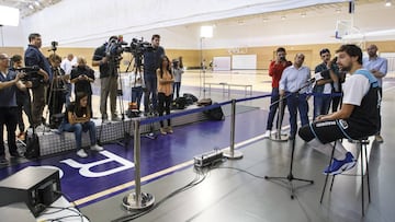 Todos los jugadores del Real Madrid y su entrenador, Pablo Laso, atendieron ayer a los medios. Llull habl&oacute; sobre el inter&eacute;s de los Houston Rockets.