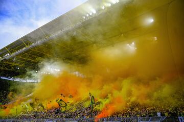 El Borussia Dortmund y el FC Schalke 04 se han enfrentado hoy y el ambiente del Signal Iduna Park siempre impacta.