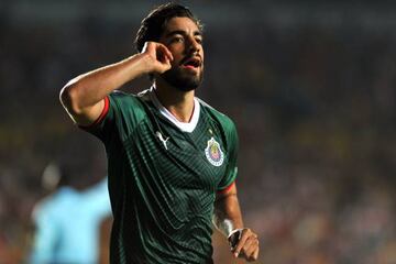 Rodolfo Pizarro celebra su gol ante Monarcas Morelia