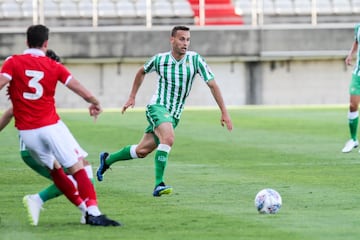 El 14 de julio debutó con el Betis en un partido amistoso de pretemporada contra el Nottingham Forest en Algeciras. 