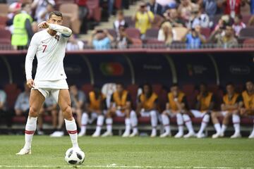 Cristiano tuvo otra clara ocasión en sus botas gracias a un libre directo en una buena posición. El portugués estrelló el balon en la barrera. 