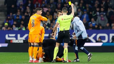 01/02/25 PARTIDO PRIMERA DIVISION ESPANYOL REAL MADRID ARBITRO MU?IZ RUIZ ROMERO TARJETA AMARILLA GRUPO