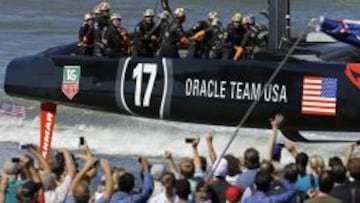 Los tripulantes del &#039;Oracle Team USA&#039;. 