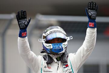 Valtteri Bottas celebrando la pole del Gran Premio de Austria. 