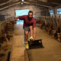 Pablo Pato, el ganadero que se convierte en rider de roller freestyle sin salir de su establo