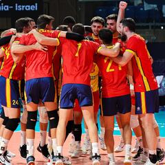 España sufre para ganar y seguir viva en el Europeo