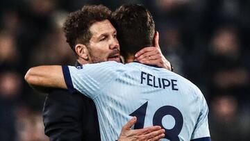 Simeone se abraza a Felipe.