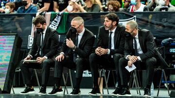 Mumbrú, con sus ayudantes