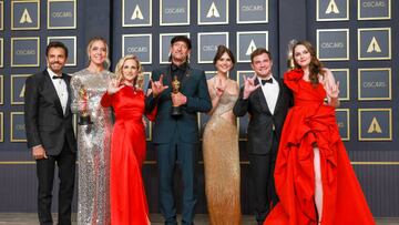 HOLLYWOOD, CA - March 27, 2022.  Eugenio Derbez, Sian Heder, Marlee Matlin, Troy Kotsur, Emilia Jones, Daniel Durant and Amy Forsyth, winners of the Best Picture award for CODA in the Photo Room during the 94th Academy Awards at the Dolby Theatre at Ovation Hollywood on Sunday, March 27, 2022.  (Allen Schaben / Los Angeles Times via Getty Images)