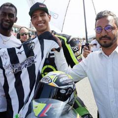 Jackson comparte su camiseta con Yonny Hernández