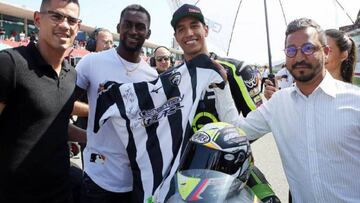 El colombiano Jackson Mart&iacute;nez comparti&oacute; la camiseta de Portimonense con su compatriota, el piloto Yonny Hern&aacute;ndez en el Campeonato Mundial de Superbike