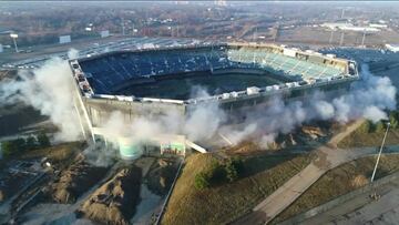 A la segunda fue la vencida: demolido el Pontiac Silverdome