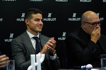 James Rodríguez habló en rueda de prensa en Bogotá. El mediocampista  aseguró que se quedará en Bayern Múnich hasta terminar su contrato en junio del próximo año y dijo que espera que se nombre pronto al técnico de la Selección Colombia.