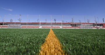 Así es el Centro Deportivo Wanda Alcalá de Henares, la nueva sede del conjunto rojiblanco situada al nordeste de Madrid. Varios equipos de su Academia comenzarán a entrenarse en estas nuevas instalaciones rojiblancas. En el recinto hay cuatro campos de fútbol-11 y otros más de fútbol-7. Se completa con una tienda oficial del club, una cafetería, gimnasio para los jugadores, una gran zona médica, oficinas para la Academia, aulas de estudio para los chicos y chicas y más de 30 vestuarios.