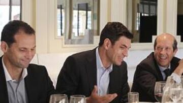 <b>'BIENVENIDO A CASA'. </b>Pellegrino comió con el Consejo y estuvo todo el día flanqueado por Braulio Vázquez.