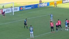 Eduardo Vargas demuestra su calidad goleadora en Uruguay: ¡definición de crack!