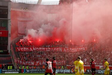 El Bayer dimite de la Bundesliga 