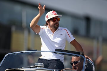 Fernando Alonso llegando al circuito de Suzuka.
