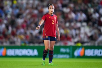 Oihane Hernández
La defensora del Athletic de Bilbao viene de sufrir una lesión que le ha tenido apartada de los terrenos de juegos y con la ilusión de volver a convencer a Vilda tras la llegada de los refuerzos.