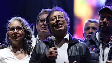 Gustavo Petro y miembros del Pacto Histórico en evento público