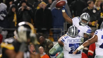 Nov 13, 2016; Pittsburgh, PA, USA; Dallas Cowboys running back Ezekiel Elliott (21) is hoisted by center Travis Frederick (72) after scoring the game-winning touchdown against the Pittsburgh Steelers during the second half of their game at Heinz Field. The Cowboys won the game, 35-30. Mandatory Credit: Jason Bridge-USA TODAY Sports