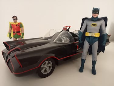 El universo de Batman ‘66 en una estupenda colección de figuras McFarlane con Batmóvil incluido