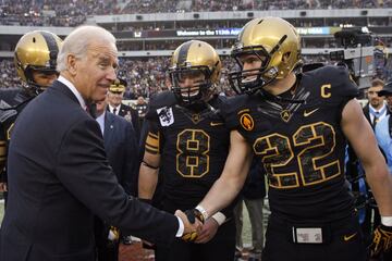 Aunque aún no ha manifestado especial simpatía por ningún deporte, Joe Biden jugó al fútbol americano en su etapa universitaria. Y al parecer bastante bien. Actuó como halfback y era “el principal receptor” de la Archmere Academy, cuenta un antiguo compañero. 