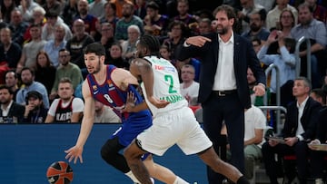 BARCELONA, 12/01/2024.- El escolta del Barcelona Darío Brizuela (i) intenta superar al escolta estadounidense del Zalgiris, Keenan Evans,, durante el encuentro de Euroliga entre FC Barcelona y Zalgiris Kaunas, este viernes en el Palau Blaugrana en Barcelona. EFE/ Alejandro García
