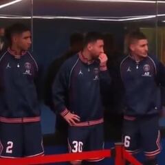 La escena viral en el túnel del PSG: ojo a Mbappé y Messi