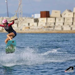 Introducción al wakeskate o 'skate sobre agua', con Telma Cester