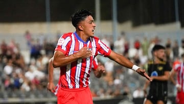 Iker Luque celebra su gol con el Atleti B.