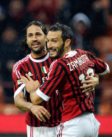 Mario Yepes también ganó la Supercopa de Italia con AC Milan en 2011. Fue campeón luego de vencer 2-1 al Inter.