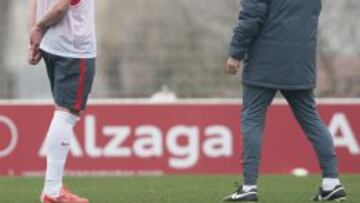 Ibai Gómez hablando con Valverde